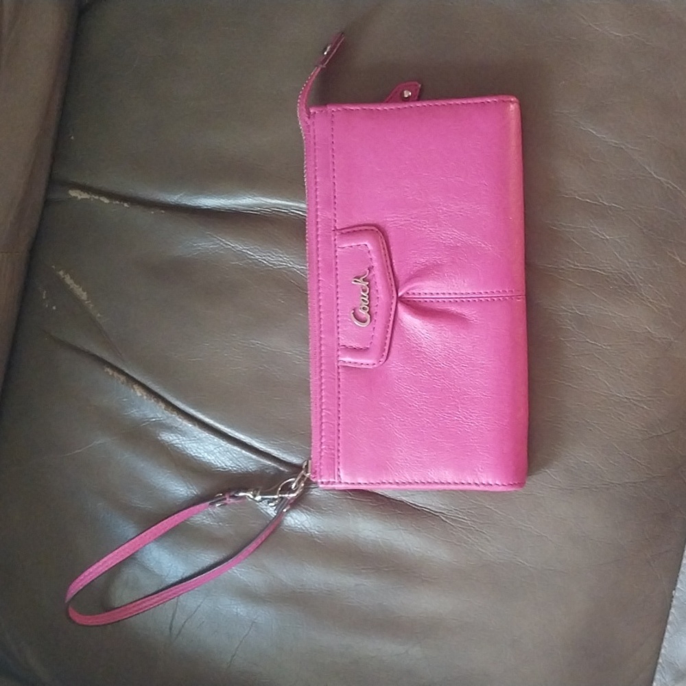 Coach wristlet wallet